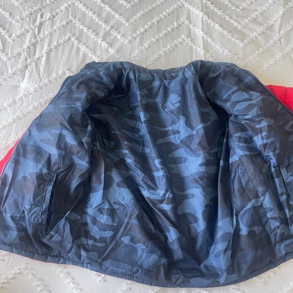 Gap, Red/Blue Camo Reversible Puffer Coat W/ High Neck & Pockets Size 5/6 - Picture 4 of 7